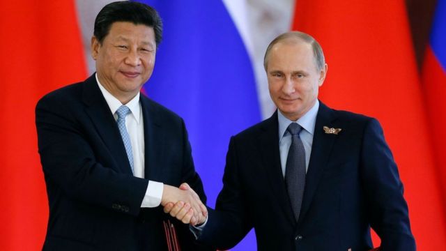 Russian President Vladimir Putin and Chinese President Xi Jinping shake hands after signing a document after their talks in the Kremlin in Moscow, Russia, 09 May 2015.