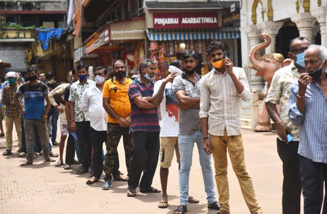 Queue in Delhi for vaccine