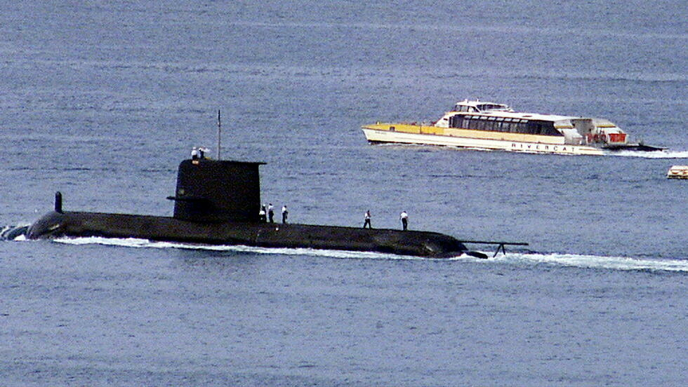 Ảnh tư liệu:  Tàu ngần lớp Collins HMAS Waller của Hải Quân Hoàng Gia Úc rời cảng Sydney ngày 04/05/2020. Harbour on May 4, 2020. 