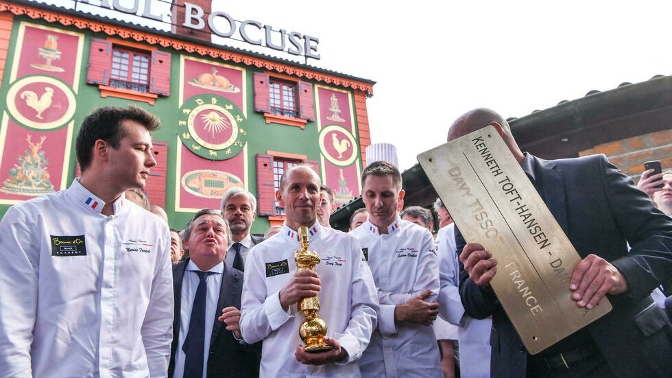 Đầu bếp Pháp Davy Tissot (G) và giải thưởng Vô địch thế giới ẩm thực Bocuse d'Or 2021