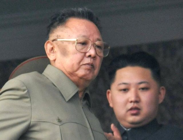 Cố Lãnh đạo tối cao Bắc Hàn Kim Jong-il và con trai Kim Jong-un