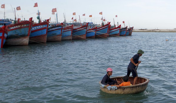 2014-07-27T120000Z_1947512232_GM1EA7S0C5501_RTRMADP_3_SOUTHCHINASEA-VIETNAM-FISHING.JPG