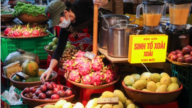 Quầy hàng của người Việt trong chợ Danilovsky ở Moscow