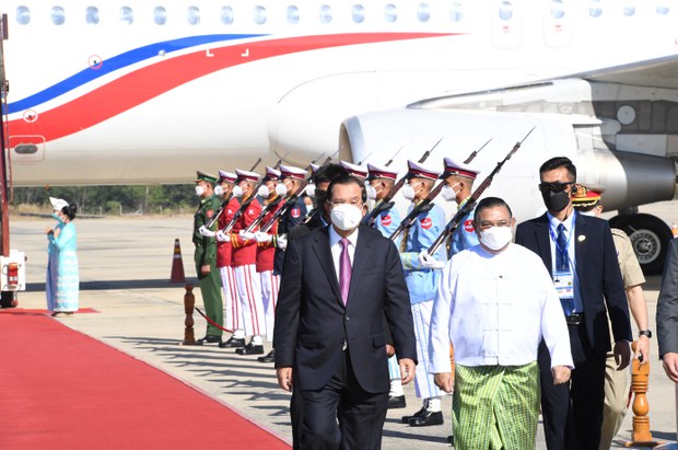 Hun Sen và tướng Min Aung Hlaing, hai đồng minh của Trung Quốc ở ASEAN